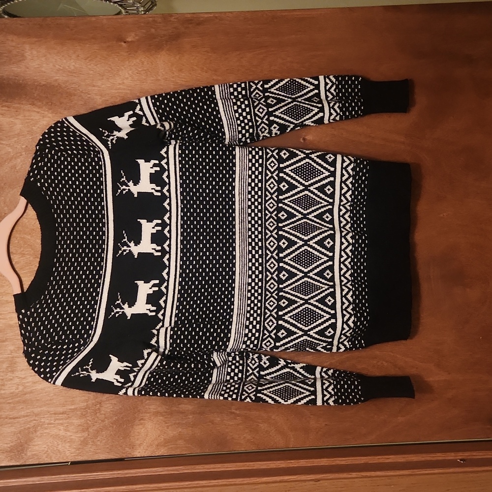 Old Navy Black and White Reindeer Crewneck Sweater Size small - Picture 3 of 3